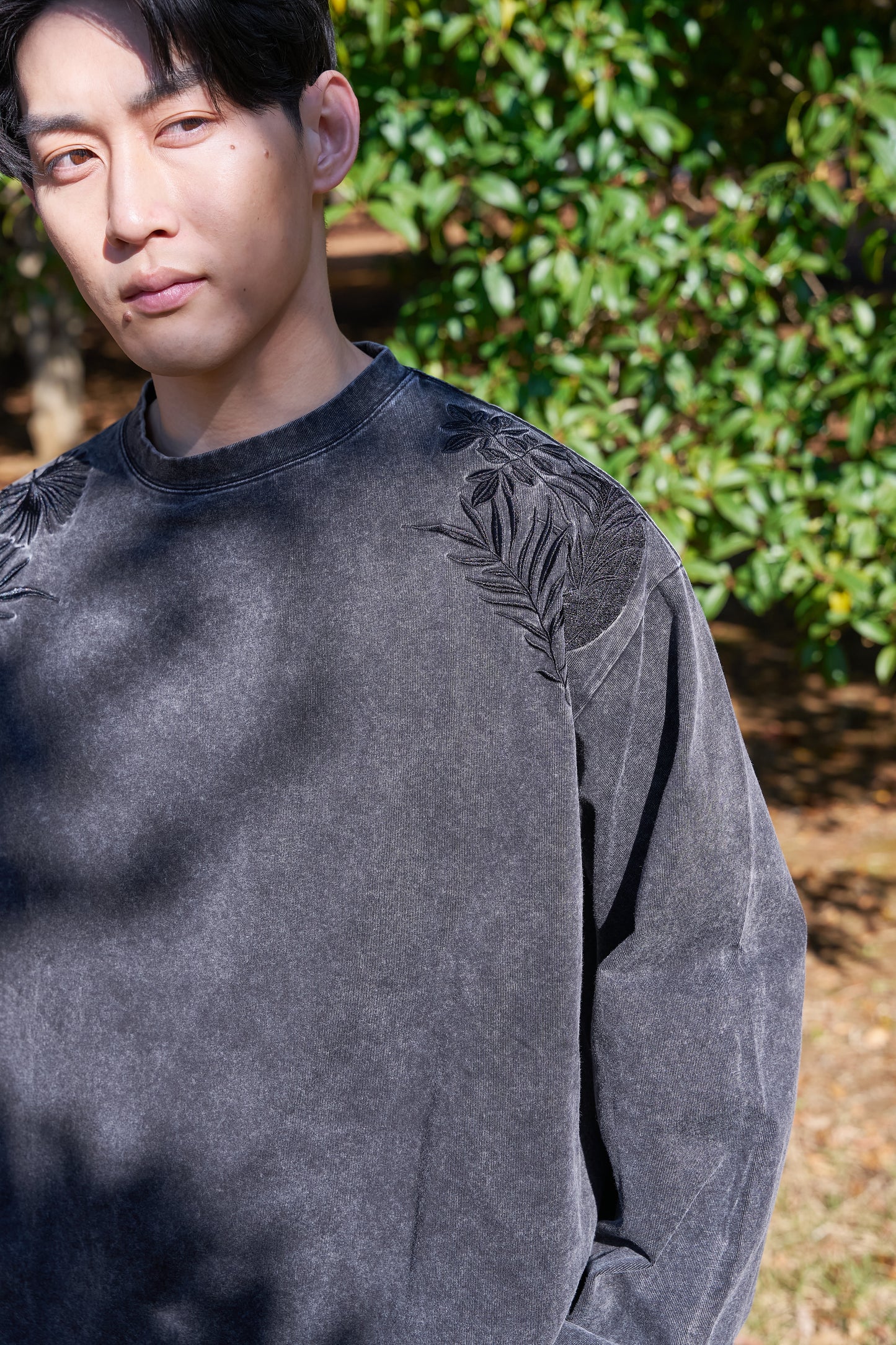 Forest timeless Embroidery Long Sleeve 自然好きにおすすめな植物刺繍ロングスリーブ