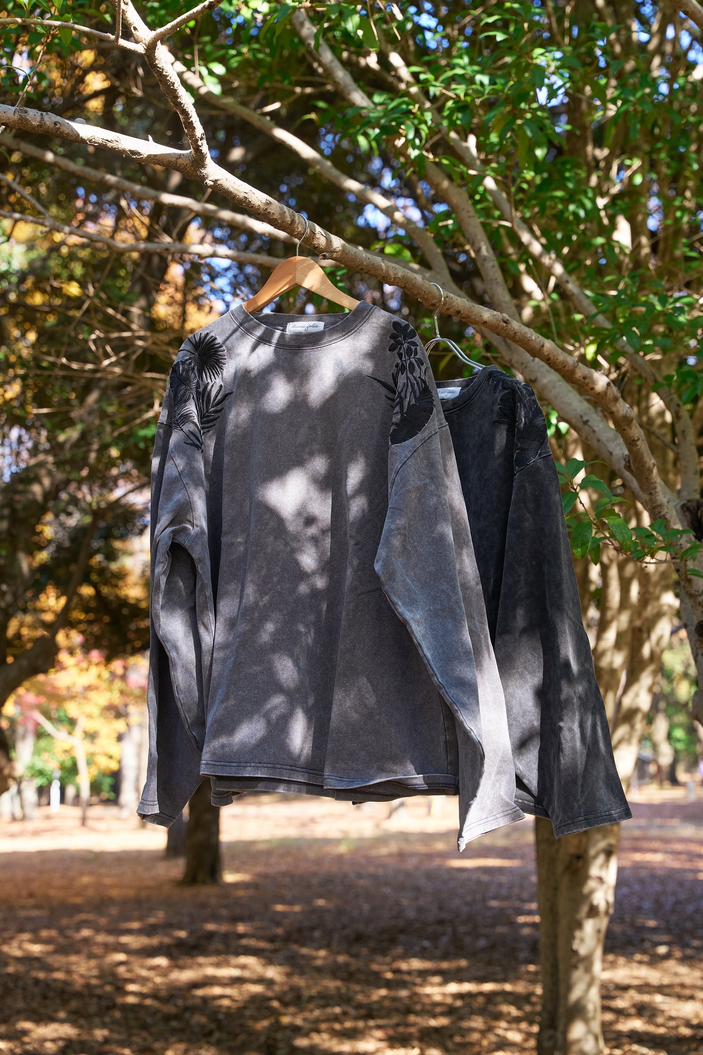 Forest timeless Embroidery Long Sleeve 自然好きにおすすめな植物刺繍ロングスリーブ