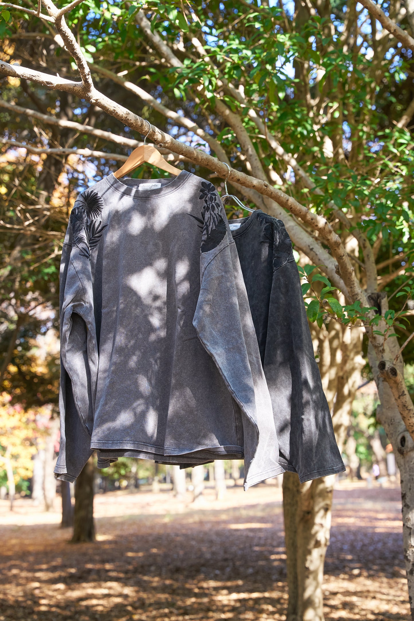 Forest timeless Embroidery Long Sleeve 自然好きにおすすめな植物刺繍ロングスリーブ