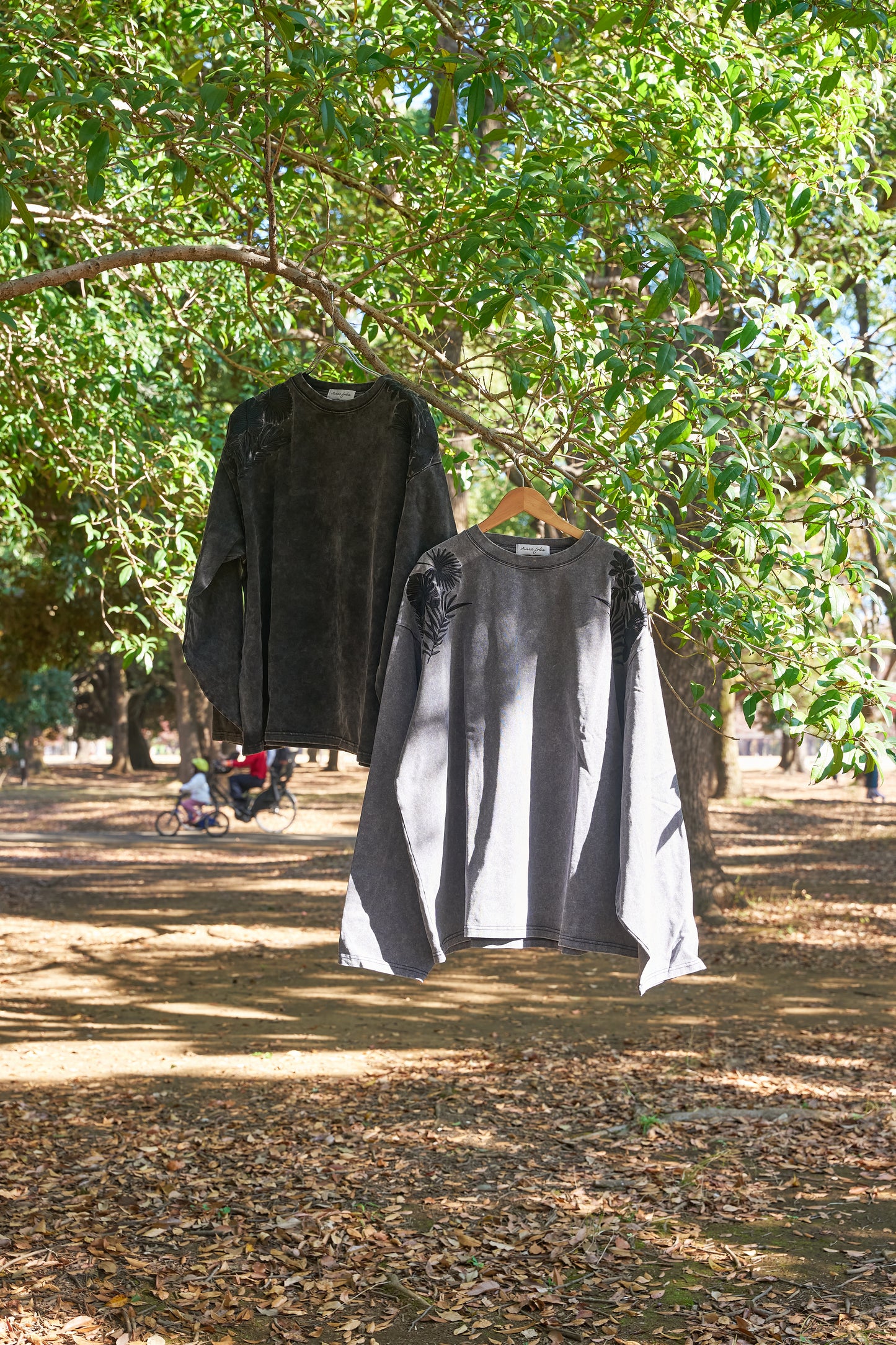 Forest timeless Embroidery Long Sleeve 自然好きにおすすめな植物刺繍ロングスリーブ