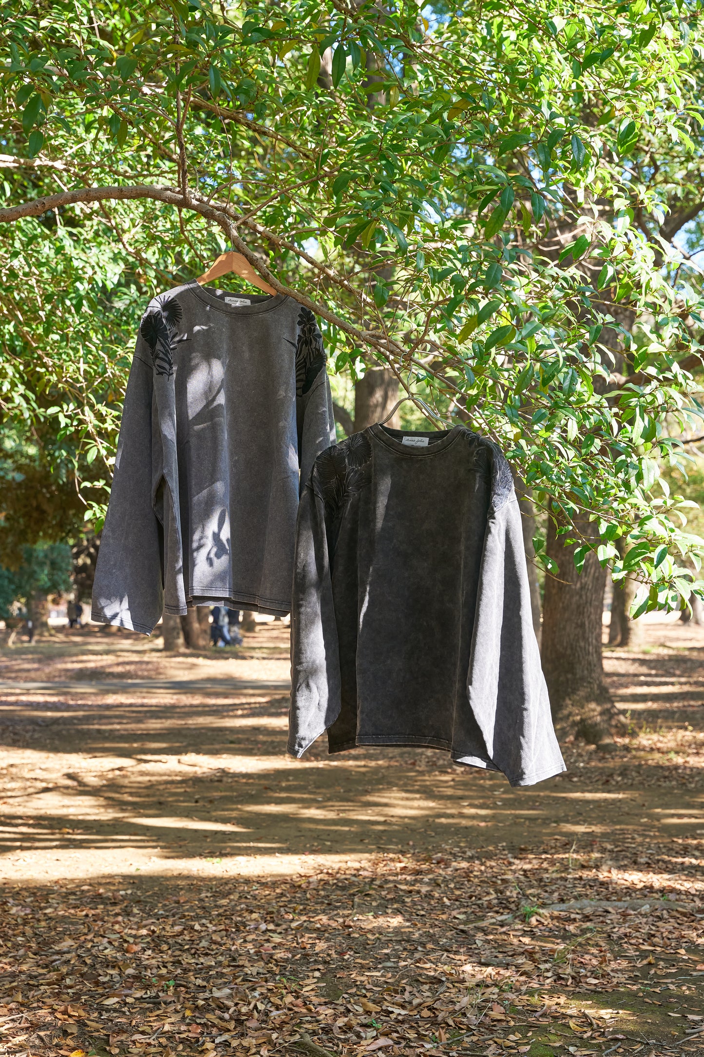 Forest timeless Embroidery Long Sleeve 自然好きにおすすめな植物刺繍ロングスリーブ