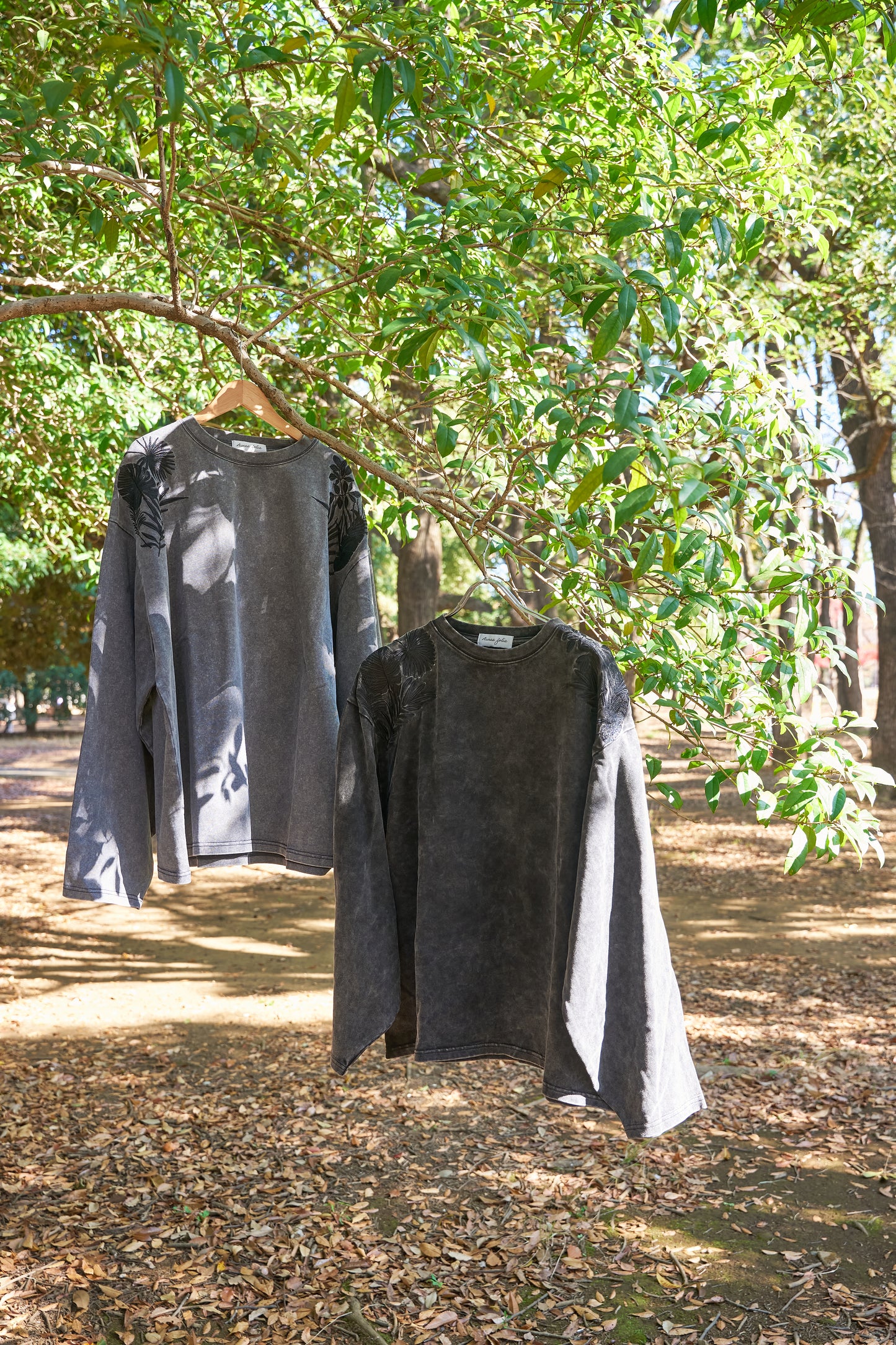 Forest timeless Embroidery Long Sleeve 自然好きにおすすめな植物刺繍ロングスリーブ