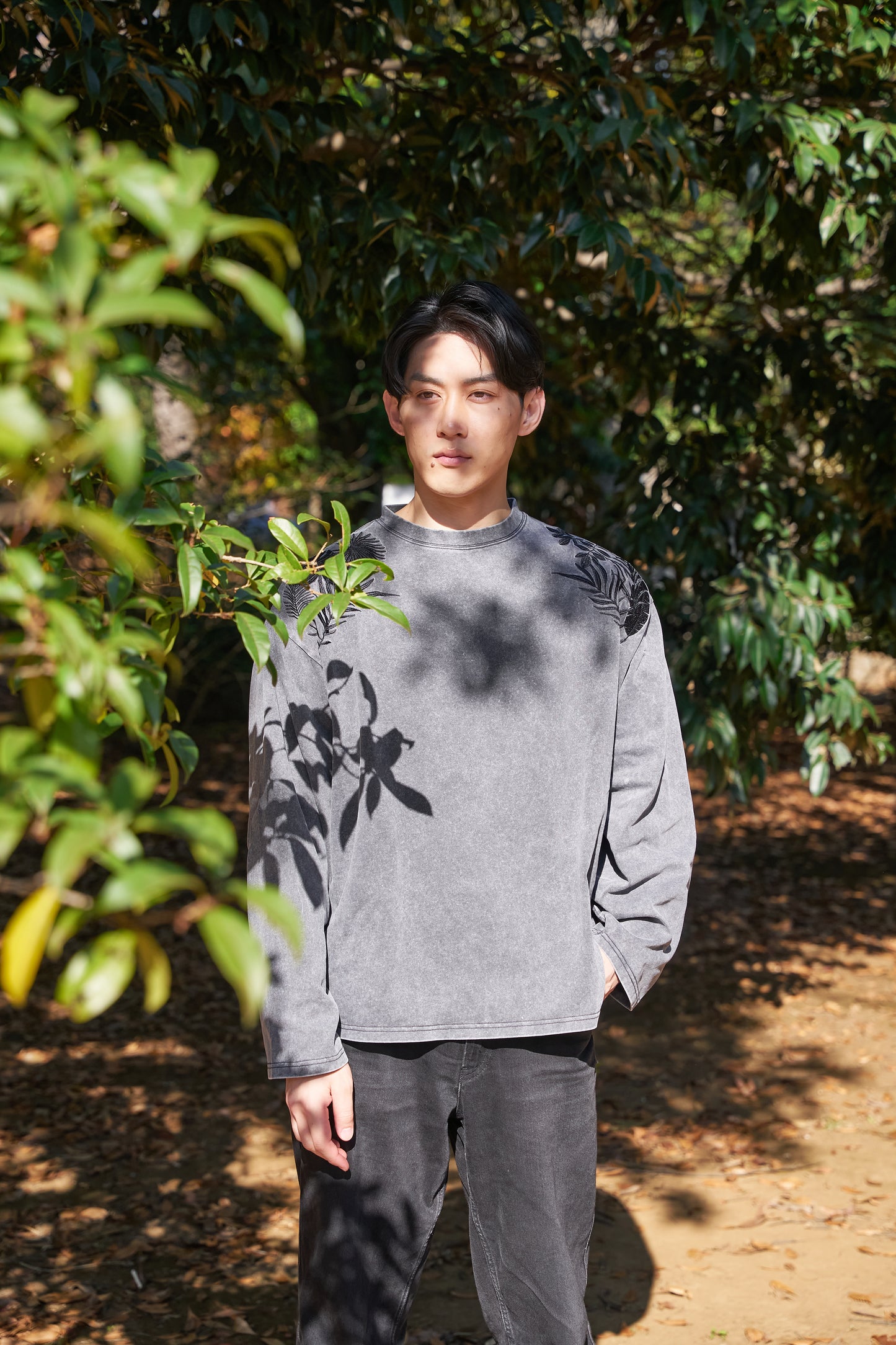 Forest timeless Embroidery Long Sleeve 自然好きにおすすめな植物刺繍ロングスリーブ
