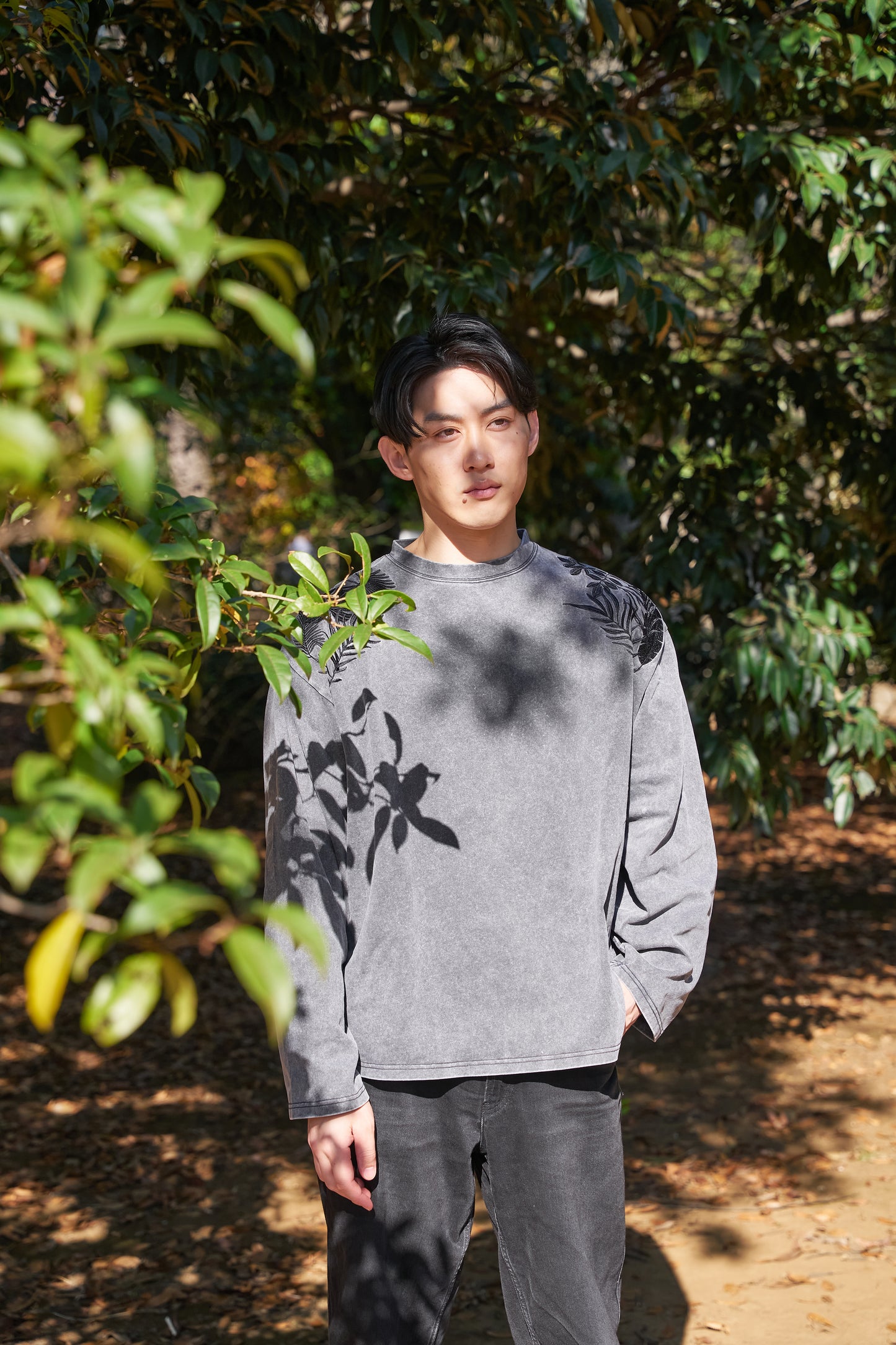 Forest timeless Embroidery Long Sleeve 自然好きにおすすめな植物刺繍ロングスリーブ