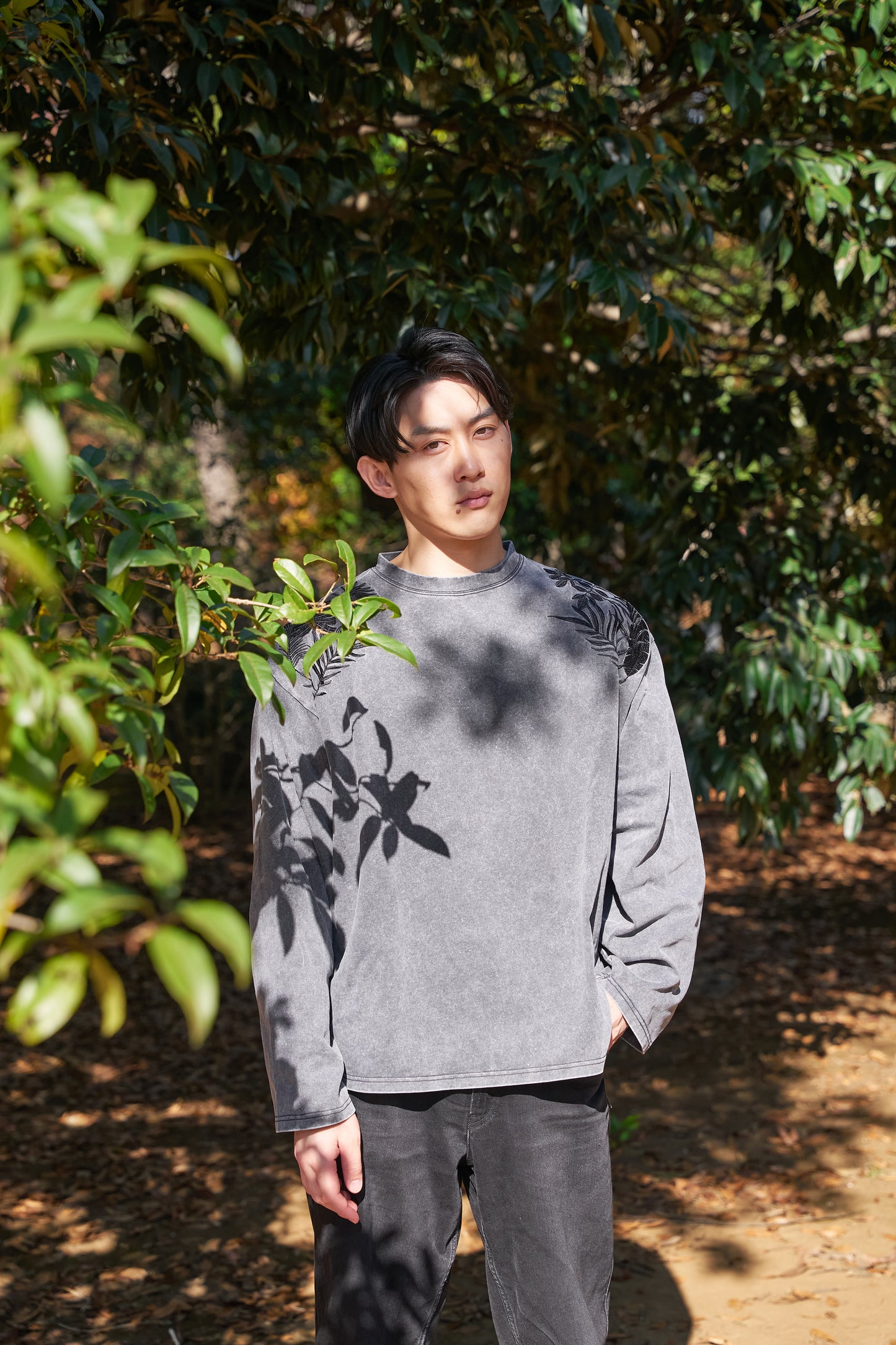 Forest timeless Embroidery Long Sleeve 自然好きにおすすめな植物刺繍ロングスリーブ