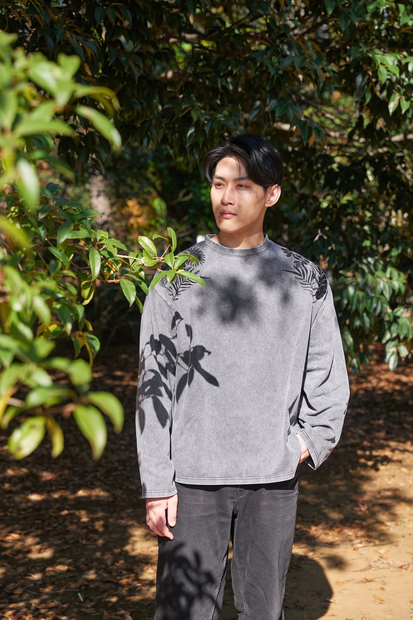 Forest timeless Embroidery Long Sleeve 自然好きにおすすめな植物刺繍ロングスリーブ