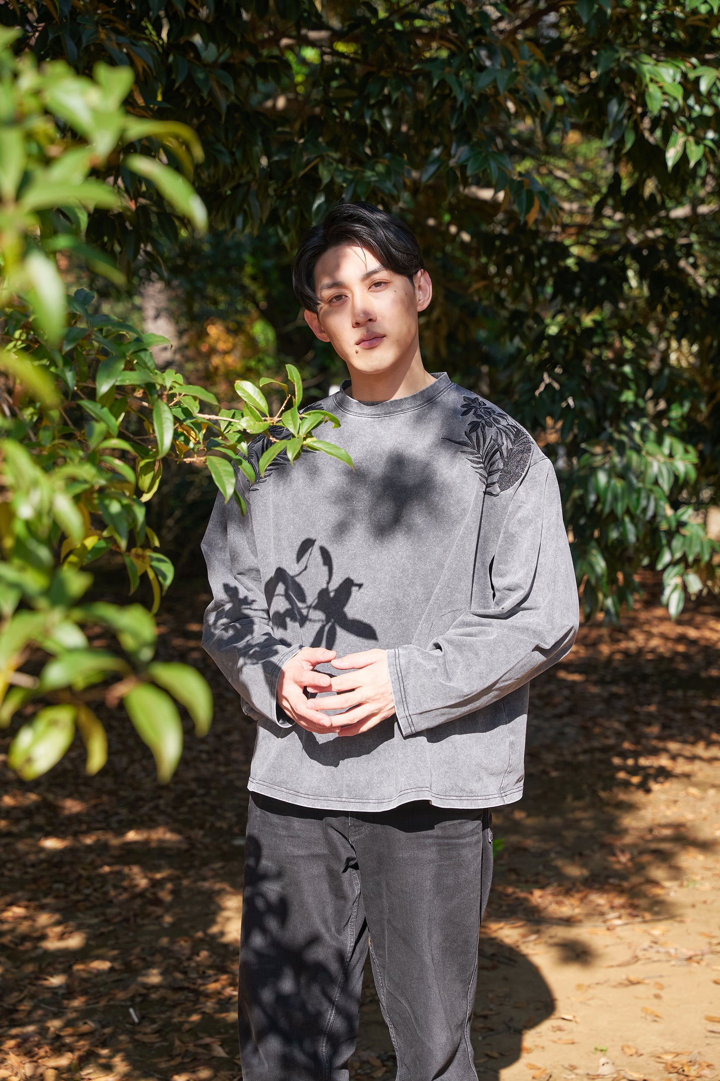 Forest timeless Embroidery Long Sleeve 自然好きにおすすめな植物刺繍ロングスリーブ