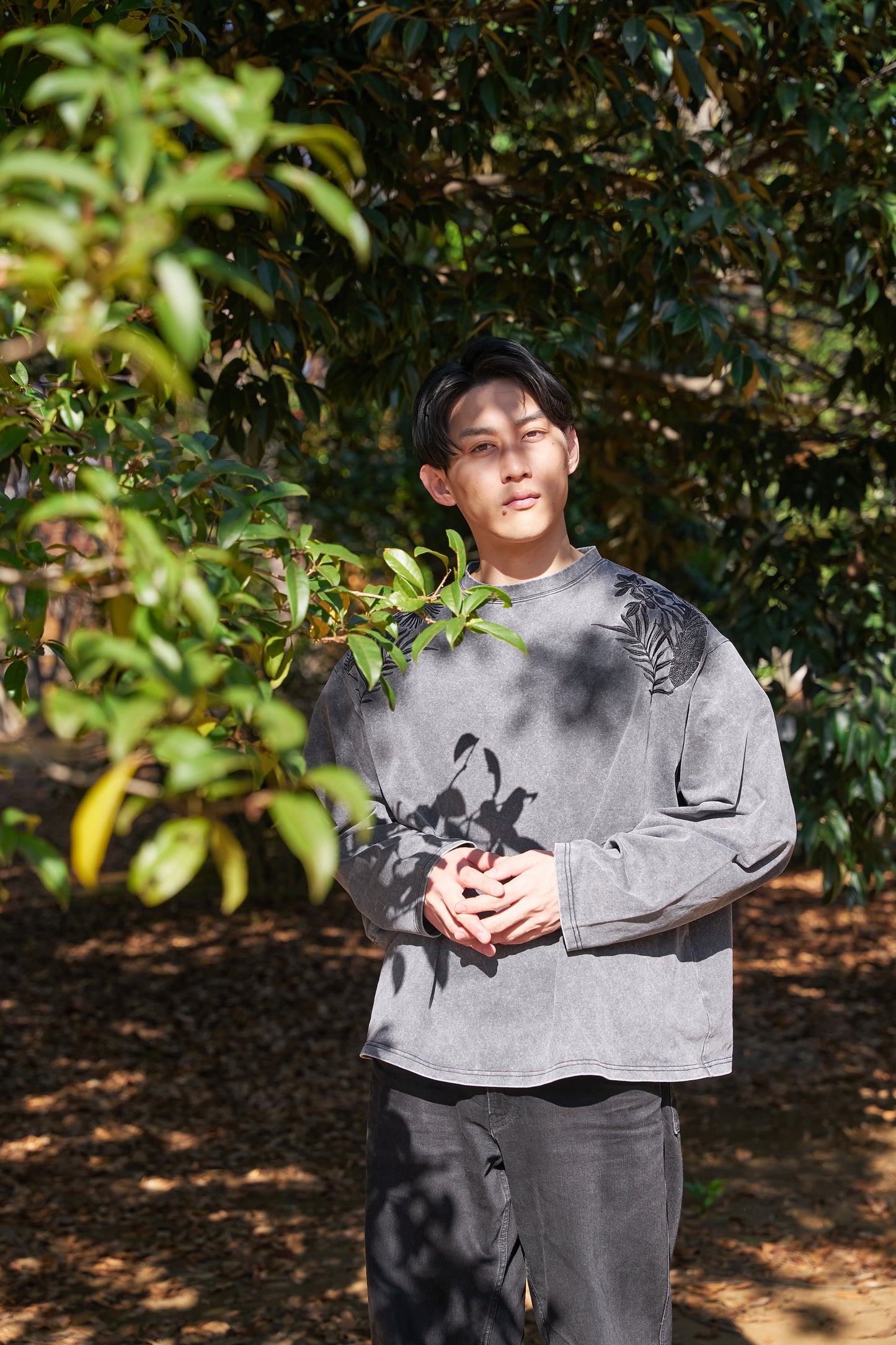 Forest timeless Embroidery Long Sleeve 自然好きにおすすめな植物刺繍ロングスリーブ