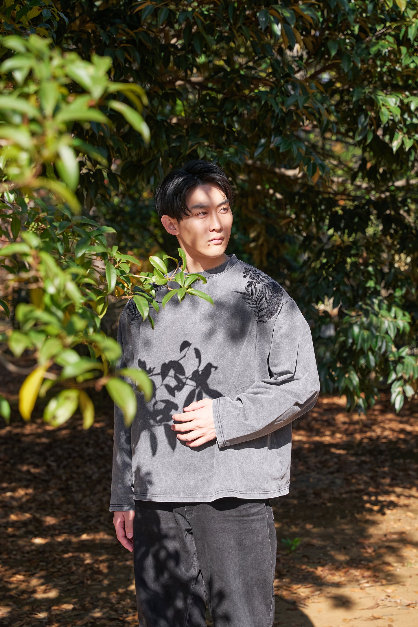 Forest timeless Embroidery Long Sleeve 自然好きにおすすめな植物刺繍ロングスリーブ