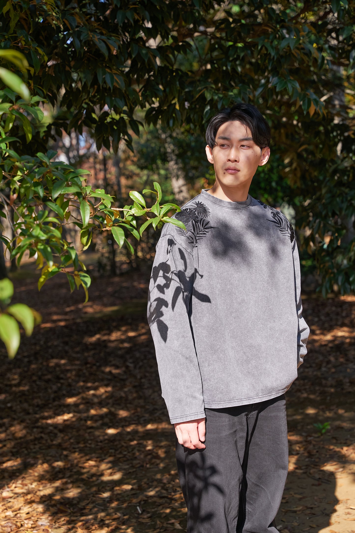 Forest timeless Embroidery Long Sleeve 自然好きにおすすめな植物刺繍ロングスリーブ