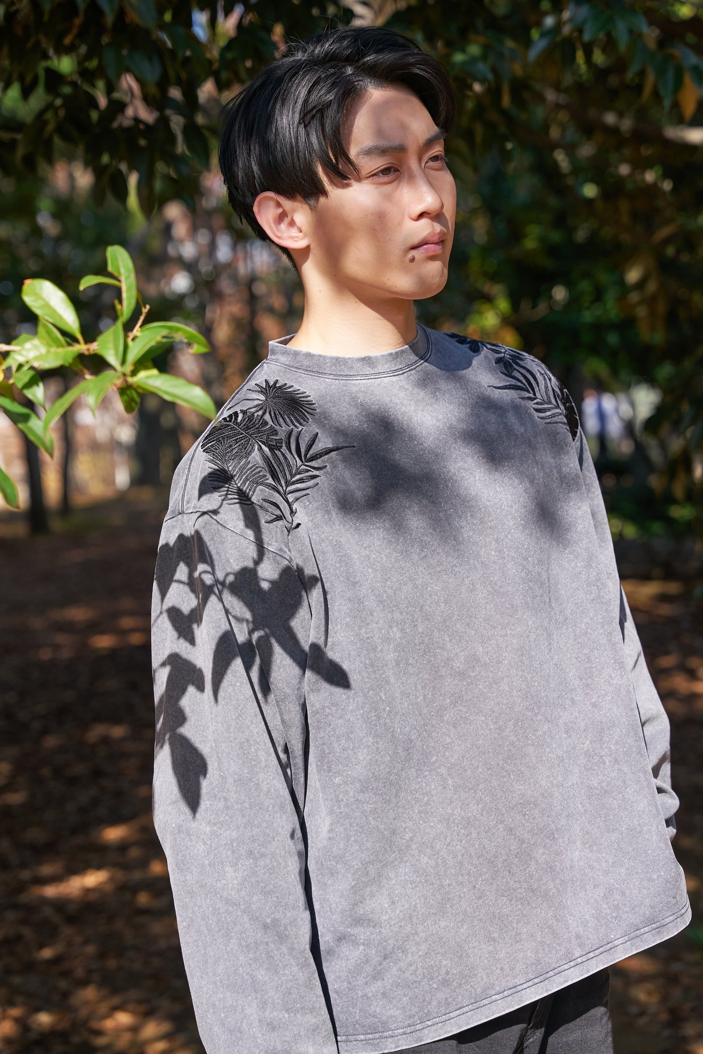 Forest timeless Embroidery Long Sleeve 自然好きにおすすめな植物刺繍ロングスリーブ