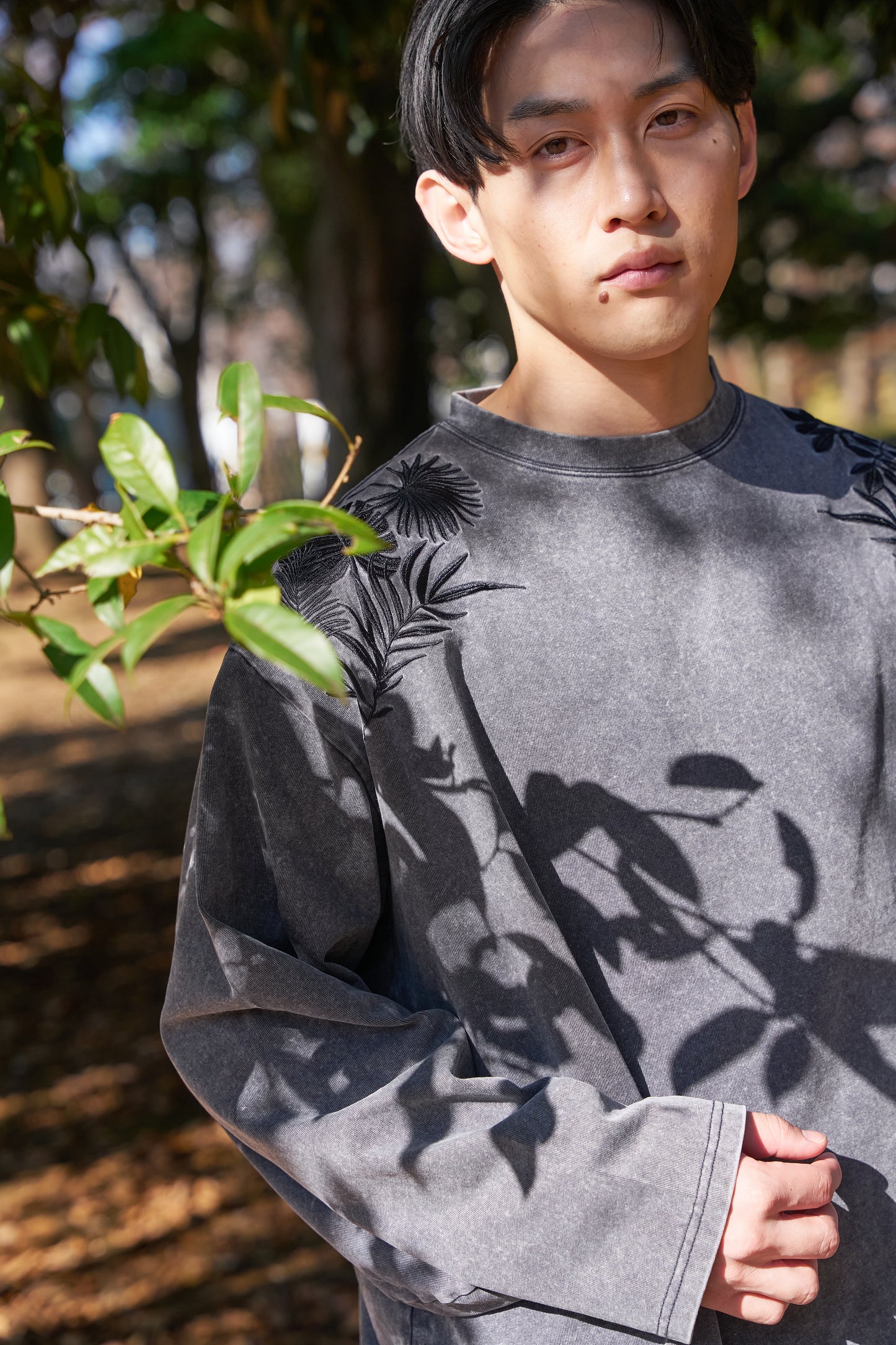 Forest timeless Embroidery Long Sleeve 自然好きにおすすめな植物刺繍ロングスリーブ