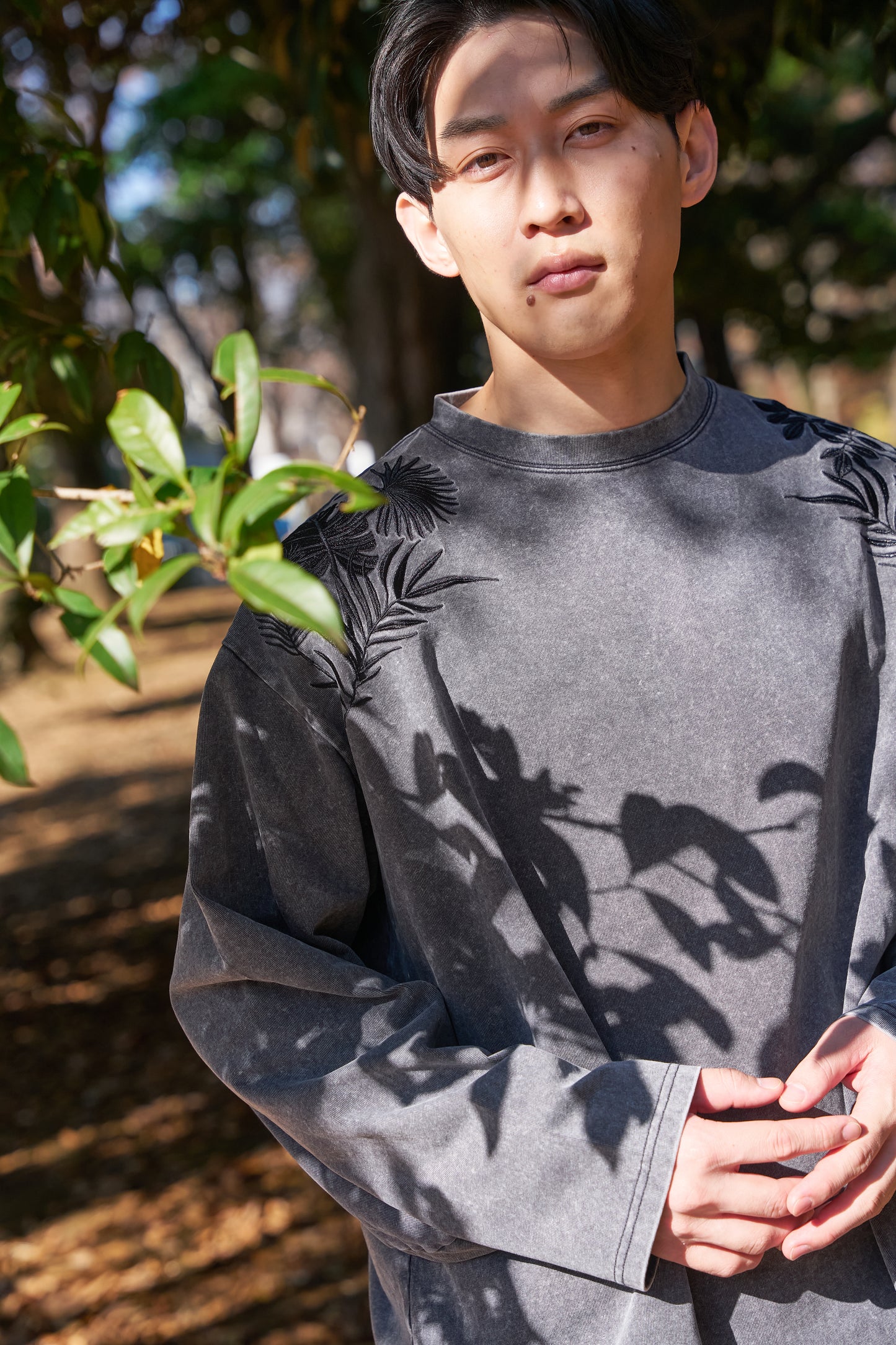 Forest timeless Embroidery Long Sleeve 自然好きにおすすめな植物刺繍ロングスリーブ