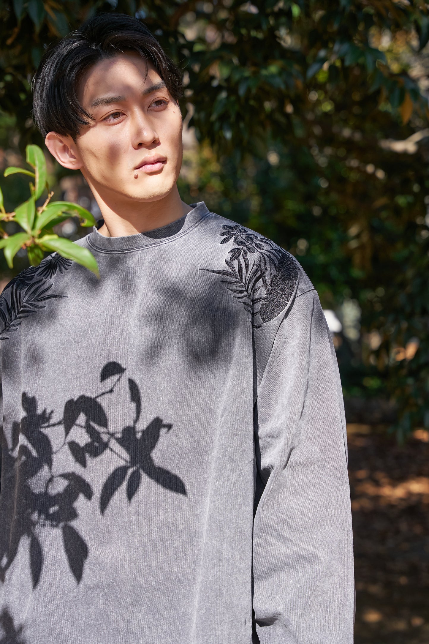 Forest timeless Embroidery Long Sleeve 自然好きにおすすめな植物刺繍ロングスリーブ