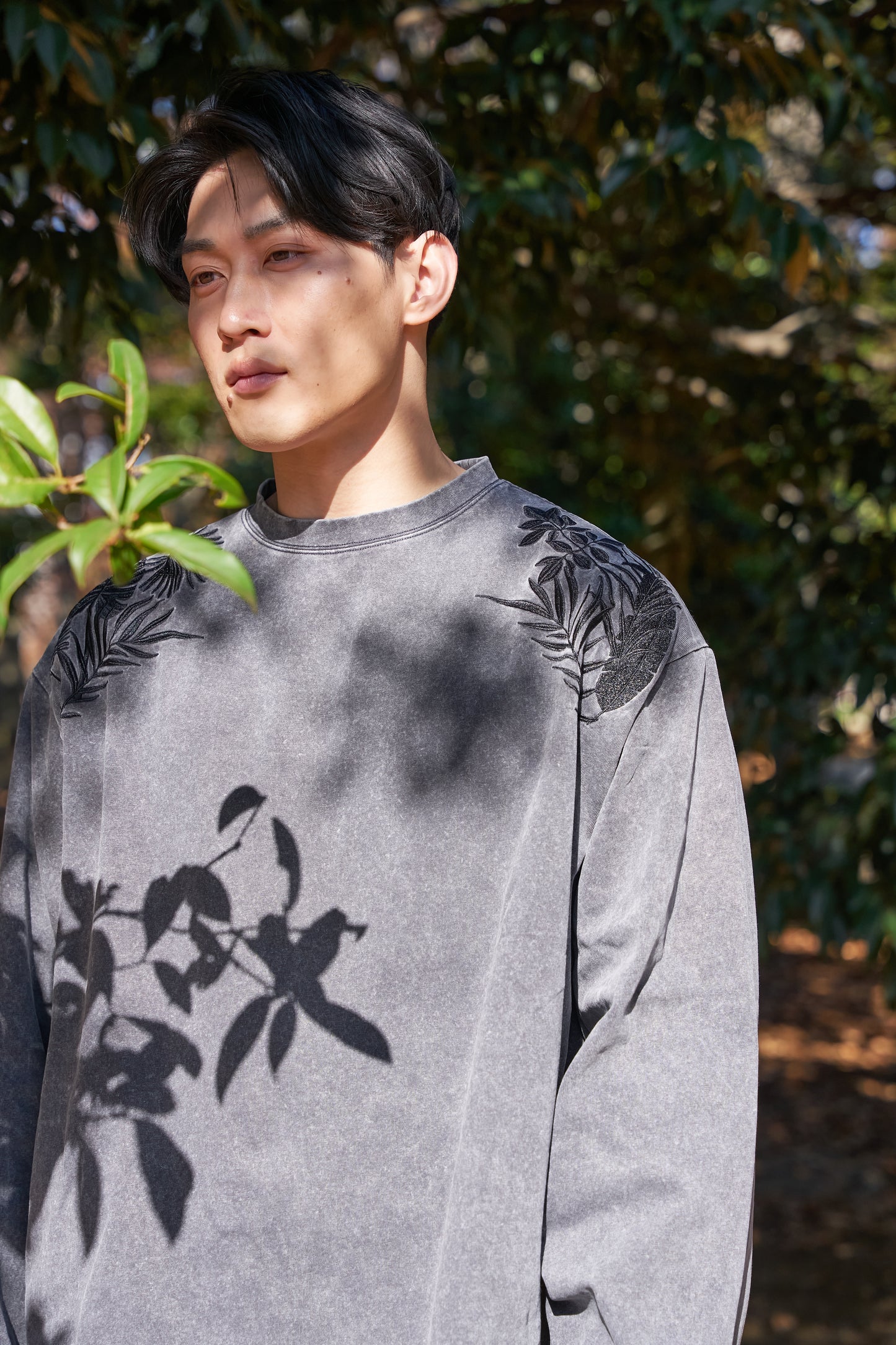 Forest timeless Embroidery Long Sleeve 自然好きにおすすめな植物刺繍ロングスリーブ