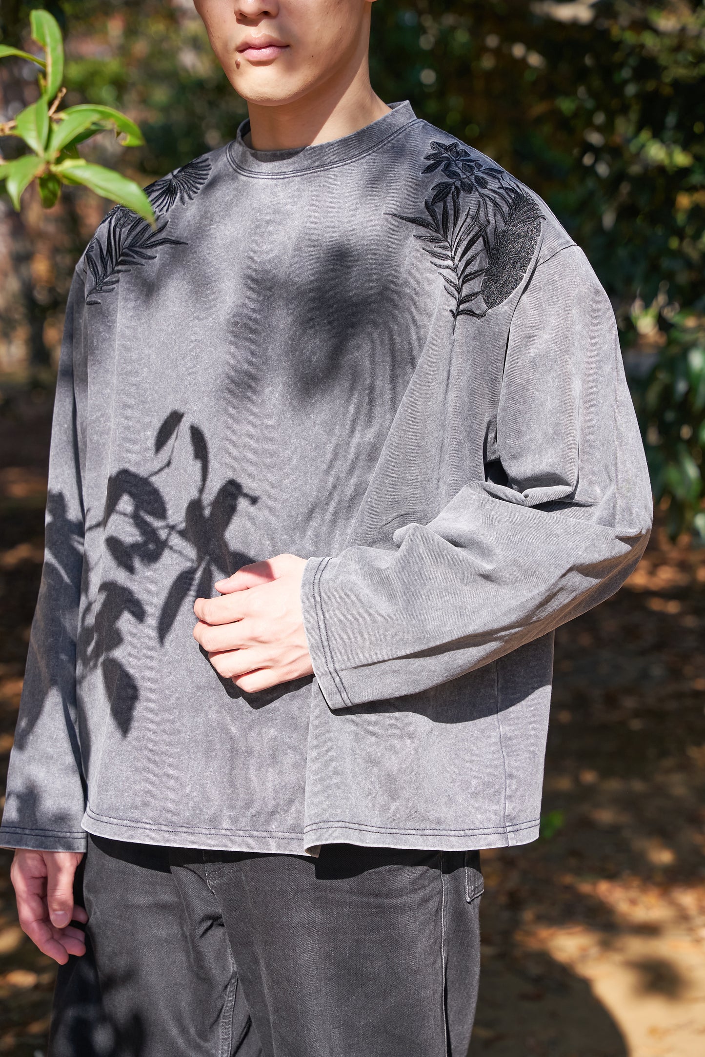 Forest timeless Embroidery Long Sleeve 自然好きにおすすめな植物刺繍ロングスリーブ