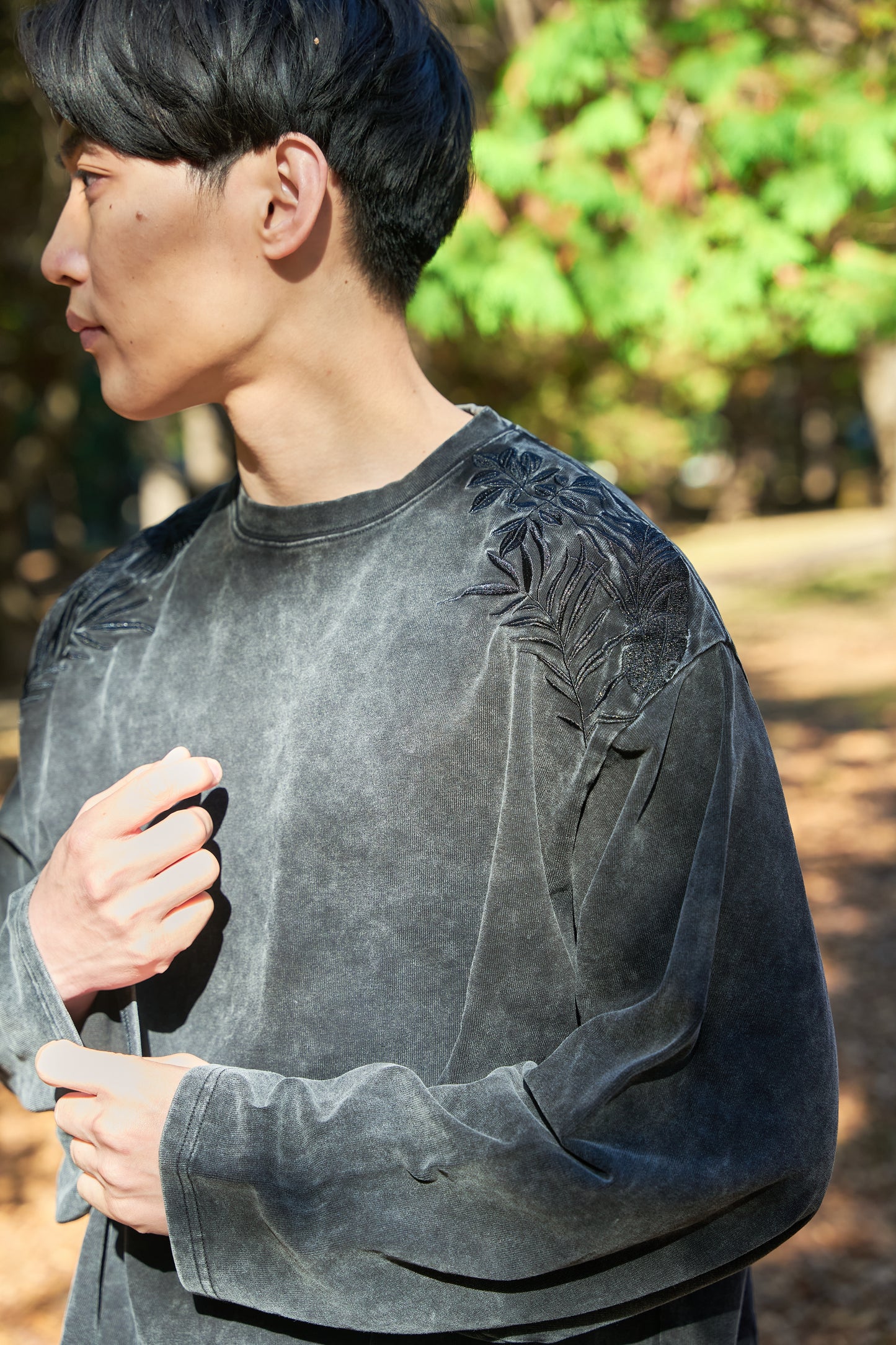 Forest timeless Embroidery Long Sleeve 自然好きにおすすめな植物刺繍ロングスリーブ