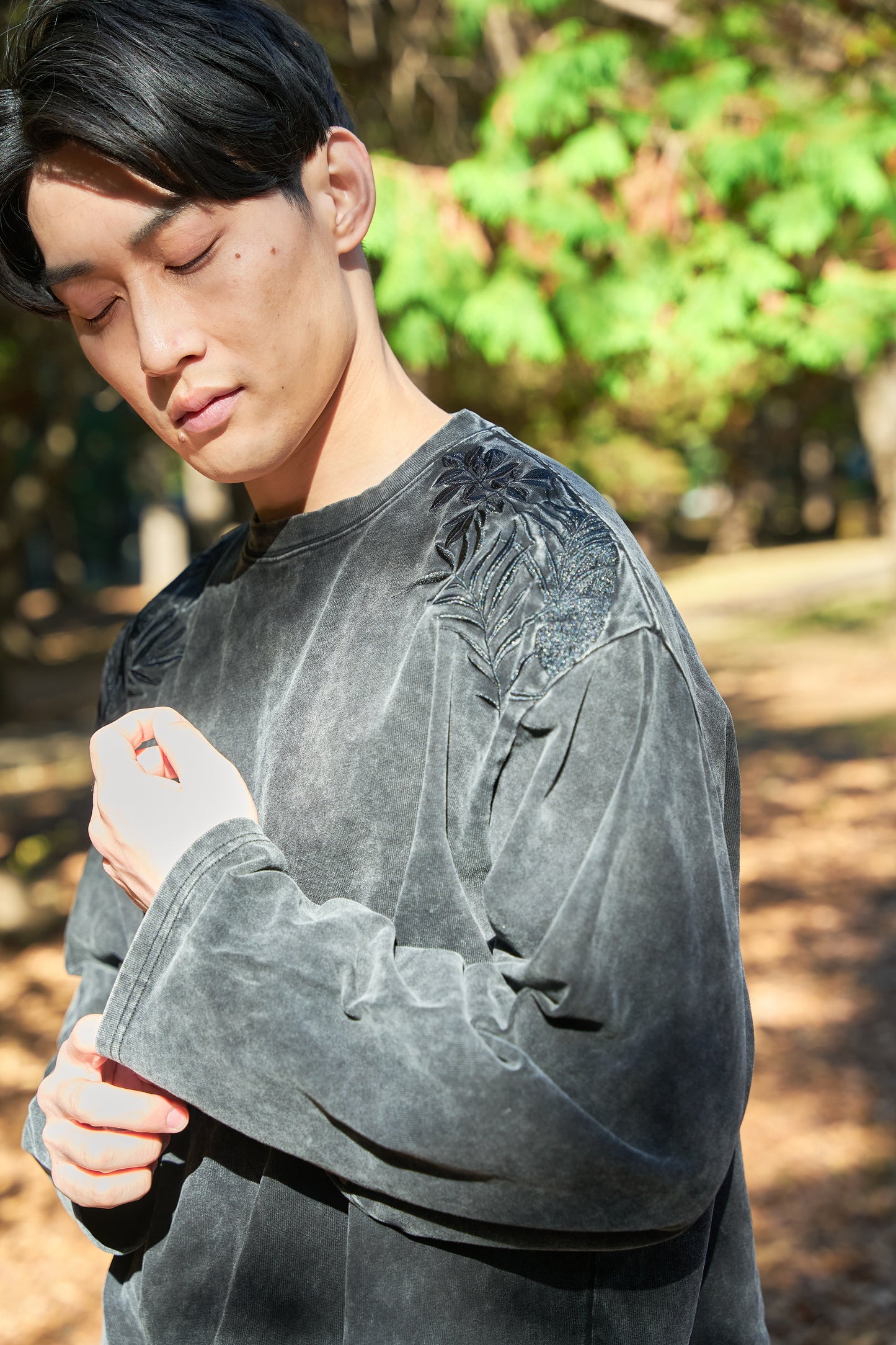 Forest timeless Embroidery Long Sleeve 自然好きにおすすめな植物刺繍ロングスリーブ