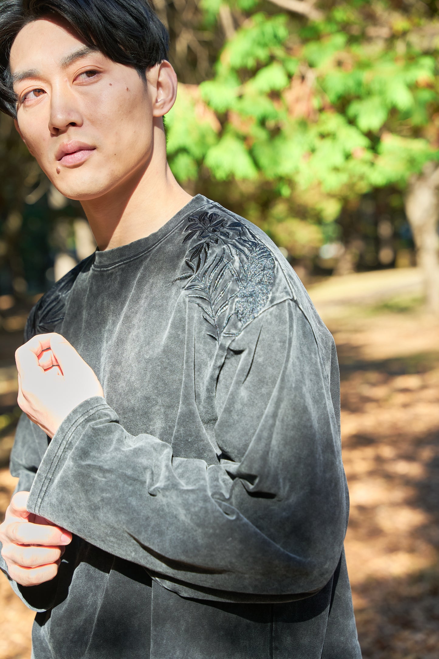 Forest timeless Embroidery Long Sleeve 自然好きにおすすめな植物刺繍ロングスリーブ